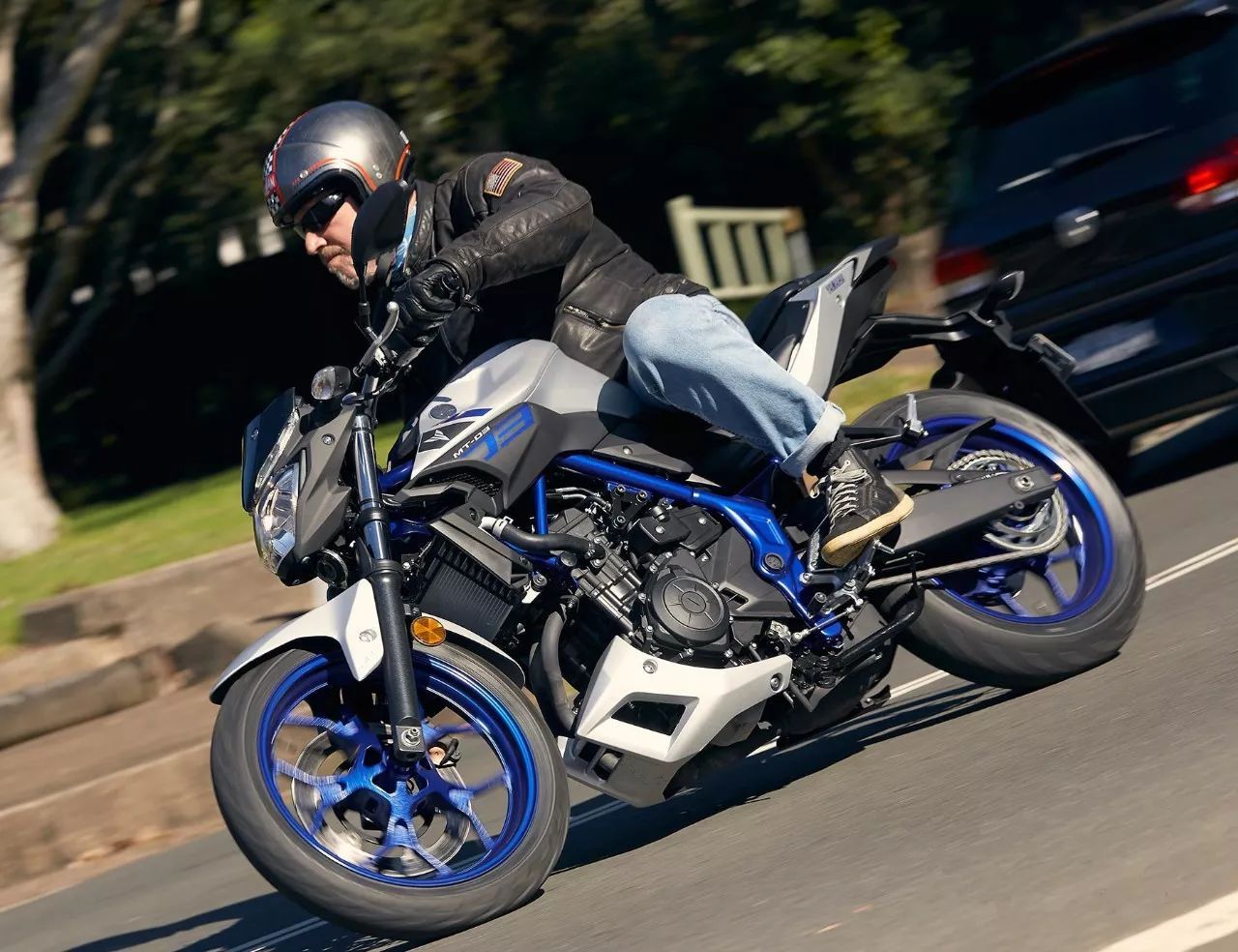 實話： 撕掉寶馬G310R的車標...