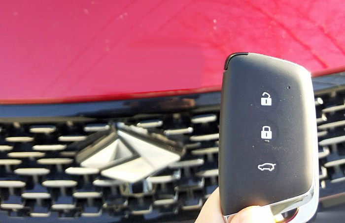 寶駿RS5實車到店，新車標(biāo)確實漂亮，檔次提升確實很明顯