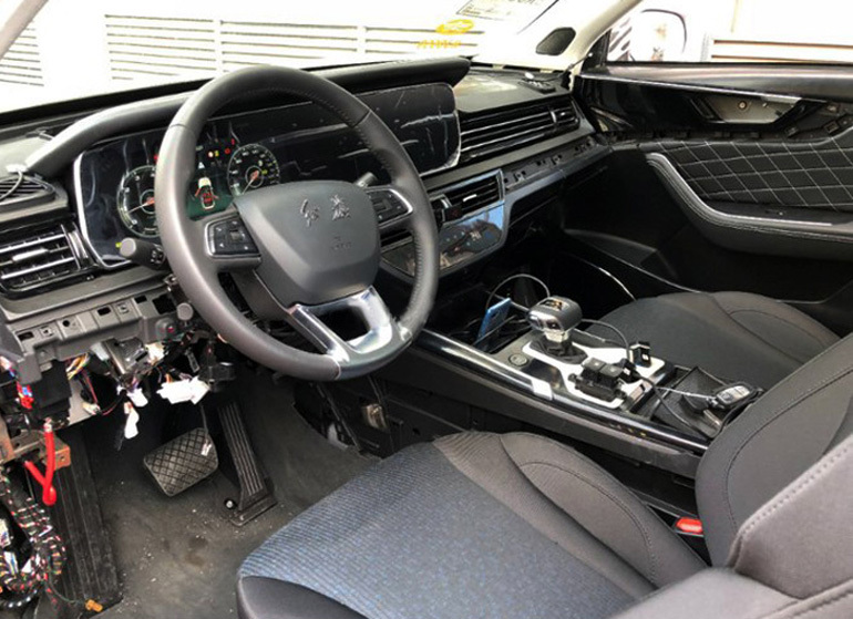 紅旗HS5實車首度曝光，漢字車標，40TD動力，要逆襲了