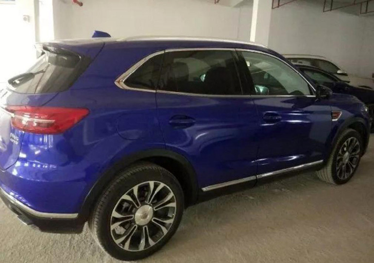 紅旗HS5實車首度曝光，漢字車標，40TD動力，要逆襲了