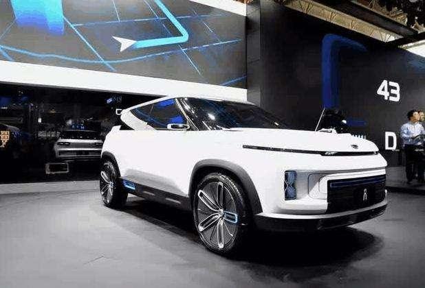 吉利更換全新車標，顏值直逼保時捷，品牌瞬間提升10個檔次！