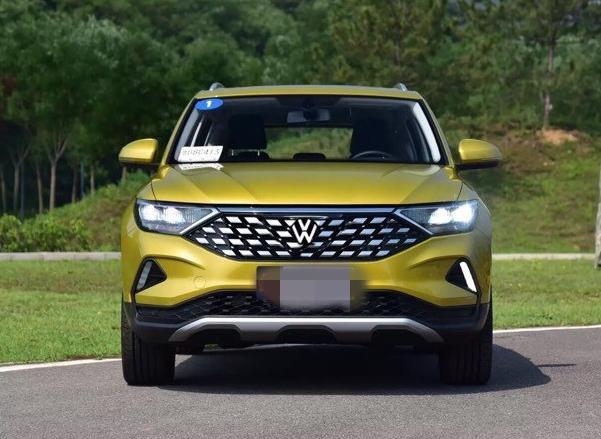 又是一款摳標(biāo)車(chē)？網(wǎng)友改裝捷達(dá)VS5車(chē)標(biāo)，車(chē)主：這下順眼多了