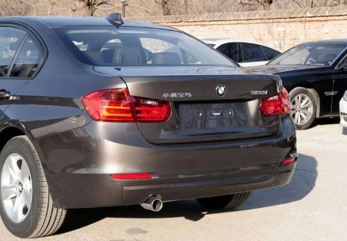 德國(guó)寶馬與華晨寶馬差距有多大？ 不只是車標(biāo)，車主哭訴：50萬(wàn)白花了！