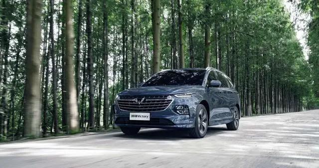 懸浮車頂還帶獨立腿托，五菱又一款神車要來了