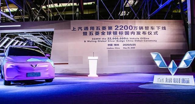 懸浮車頂還帶獨立腿托，五菱又一款神車要來了