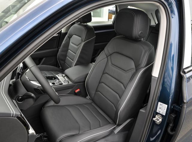 較低調(diào)的豪華車，車標早已爛大街，30萬的外觀下藏著百萬級實力