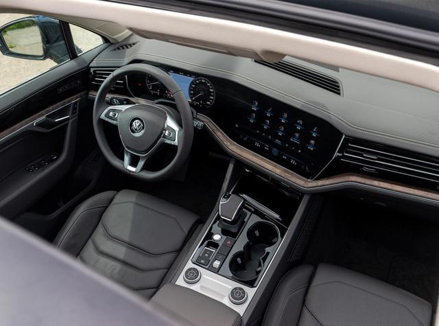 較低調(diào)的豪華車，車標早已爛大街，30萬的外觀下藏著百萬級實力