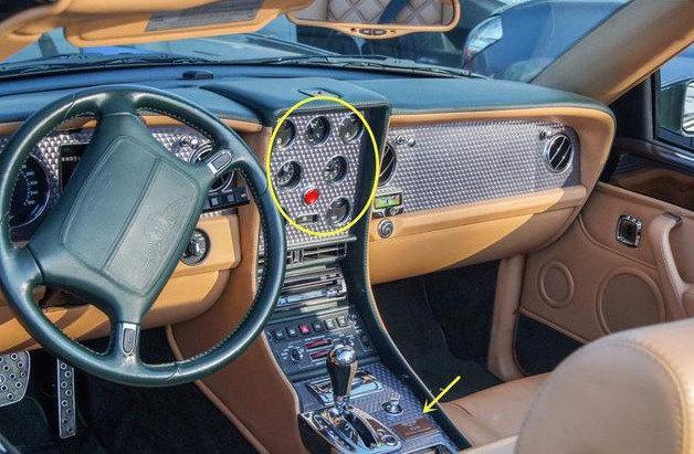 藍標敞篷賓利，車內有7個儀表盤，是車主生日時男友送的