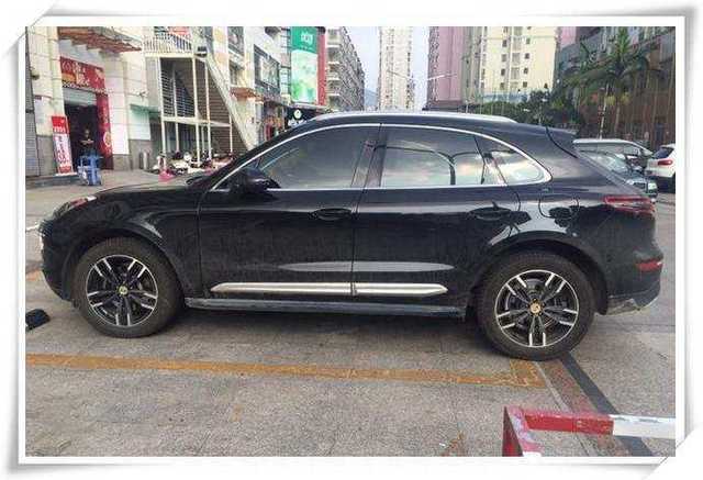 眾泰SR9換全套保時(shí)捷車(chē)標(biāo)，結(jié)果停車(chē)偶遇macan, 車(chē)主：太尷尬了