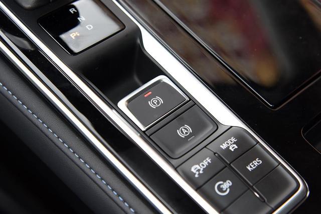 除了換裝R車標還有啥亮點？榮威R ER6值不值得期待