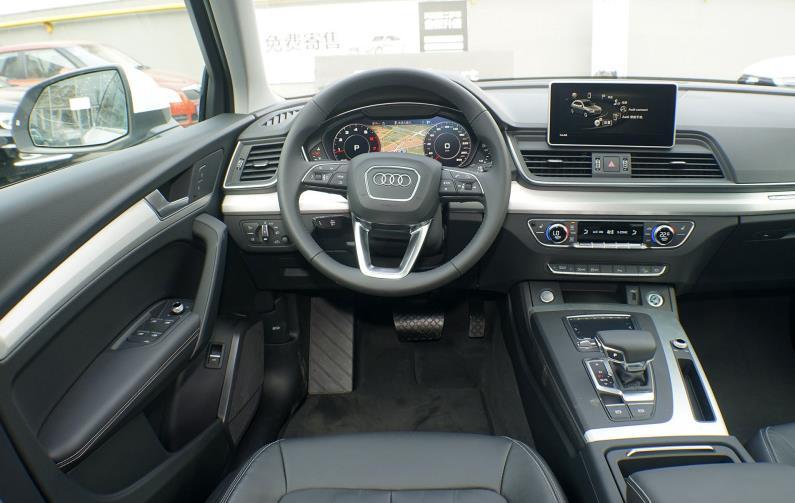 奧迪Q5L：我都降破30萬起，你們還買途觀L，是嫌棄我車標(biāo)不好看？