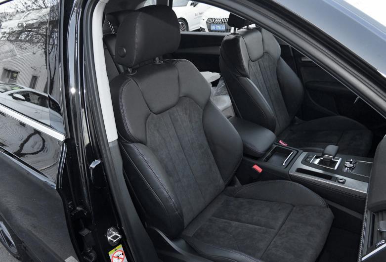 奧迪Q5L：我都降破30萬起，你們還買途觀L，是嫌棄我車標(biāo)不好看？