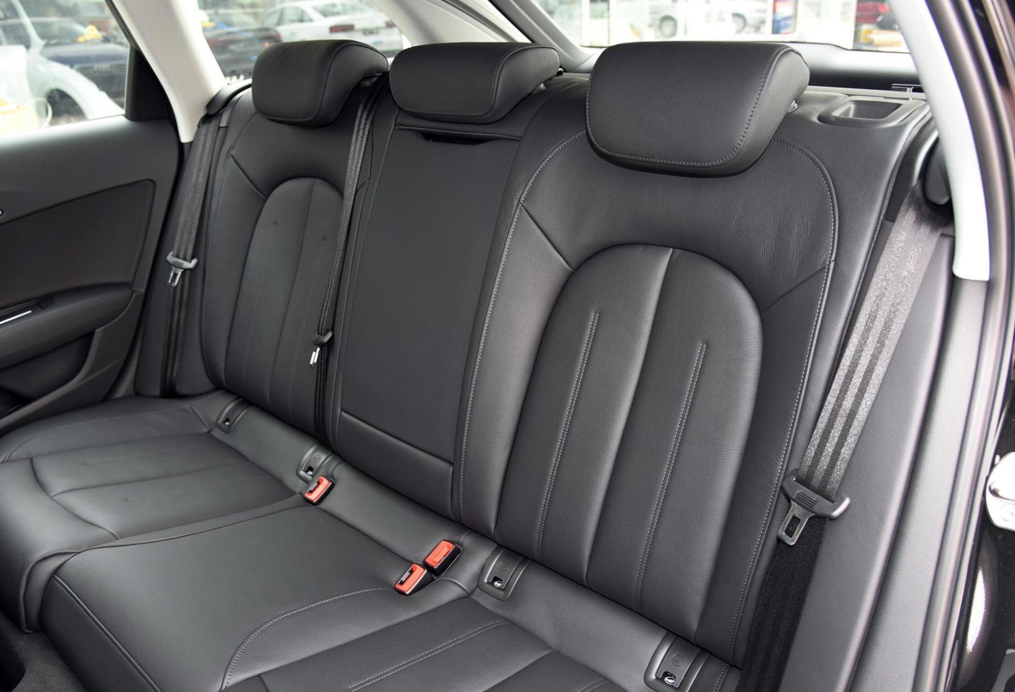 顏值、性能與實(shí)用性兼具，車標(biāo)是國(guó)人較愛，油耗1.9L，55.18萬起