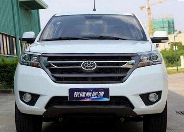 董明珠花30億造的車，車標(biāo)比奧迪還牛，看到價格后網(wǎng)友：我服了