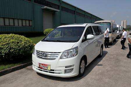 董明珠花30億造的車，車標(biāo)比奧迪還牛，看到價格后網(wǎng)友：我服了