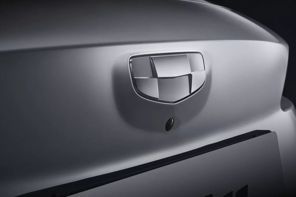 吉利換標，寶駿換標，奔騰也換標！換個車標就牛X了？