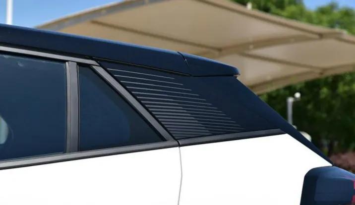 標致e2008：像個沒寫地址的信封