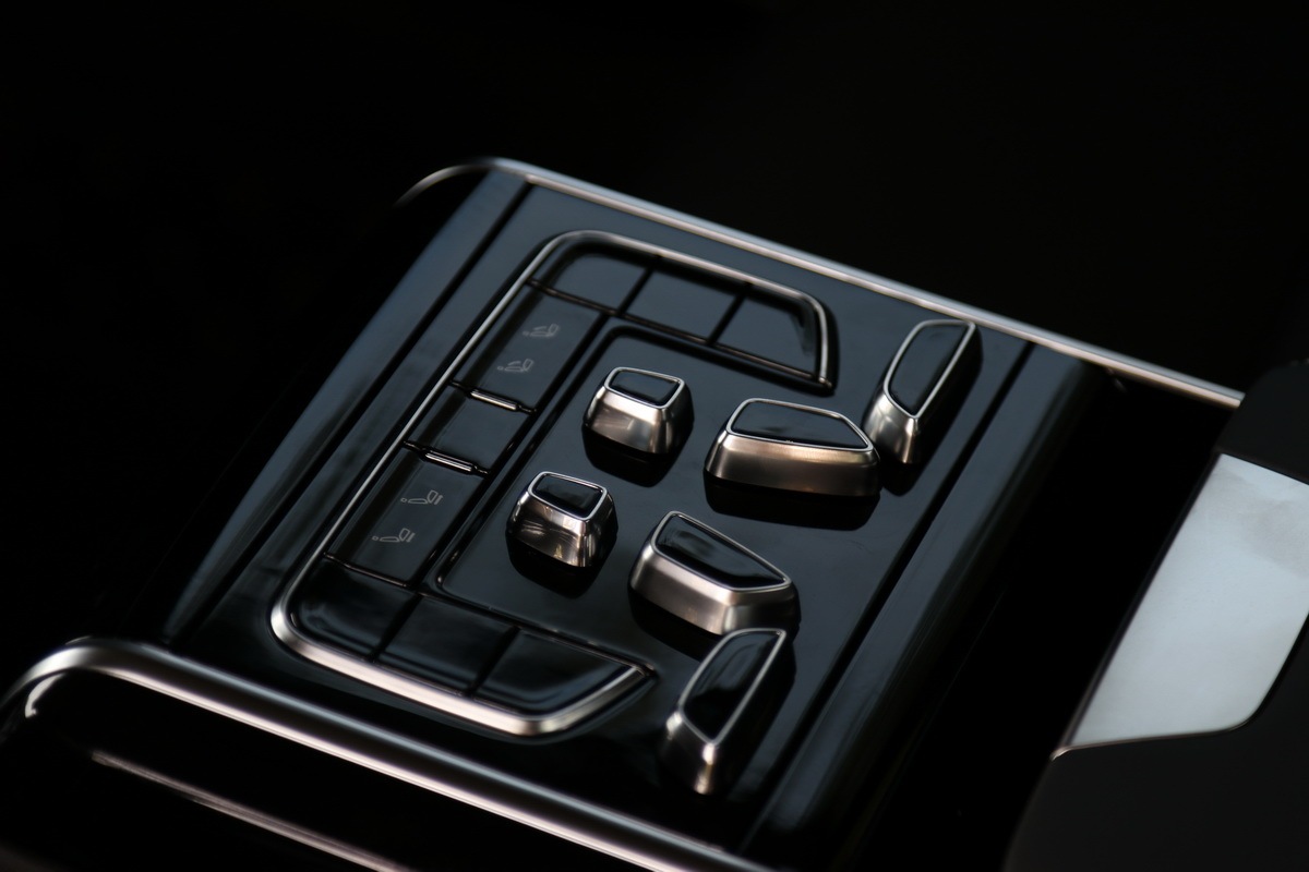 這車就得買2.0T頂配 一汽紅旗H9購車手冊