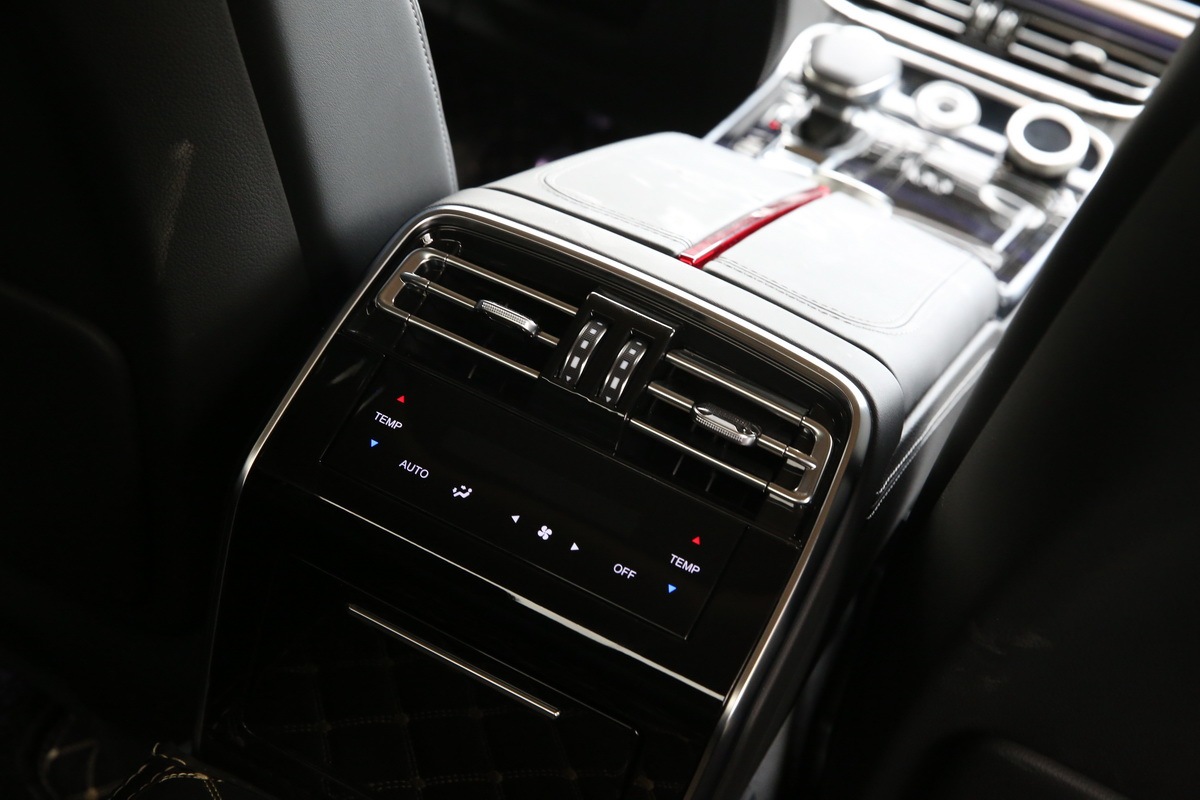 這車就得買2.0T頂配 一汽紅旗H9購車手冊