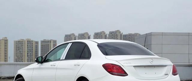 僅僅是為了買個(gè)&ldquo;車標(biāo)&rdquo;？詳細(xì)解析寶馬X1和奔馳C級(jí)！
