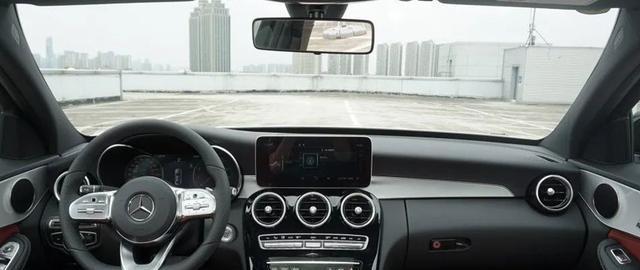 僅僅是為了買個(gè)&ldquo;車標(biāo)&rdquo;？詳細(xì)解析寶馬X1和奔馳C級(jí)！