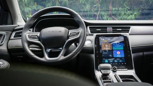 針尖對麥芒，榮威RX5 PLUS對比長安CS75 PLUS，誰更值得買？