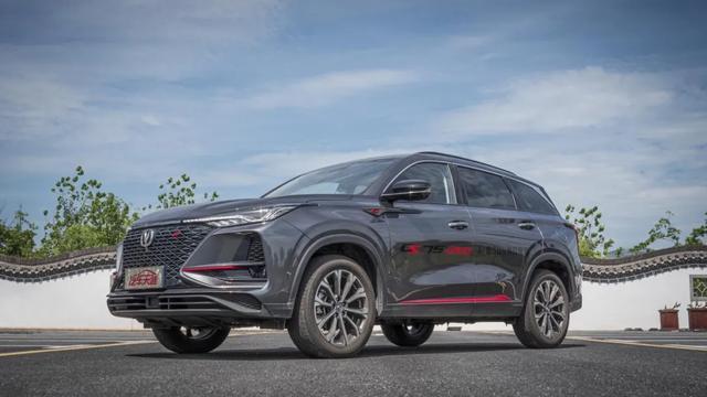 針尖對麥芒，榮威RX5 PLUS對比長安CS75 PLUS，誰更值得買？