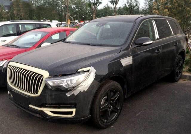 紅旗HS7實(shí)車曝光，換裝新Logo氣勢(shì)兇悍，這下漢蘭達(dá)完蛋了！