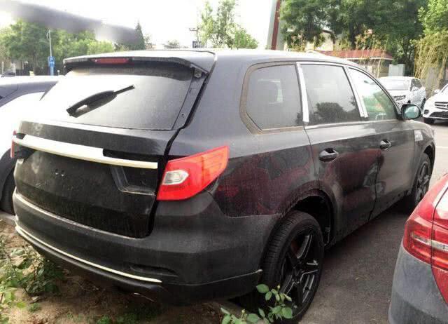 紅旗HS7實(shí)車曝光，換裝新Logo氣勢(shì)兇悍，這下漢蘭達(dá)完蛋了！