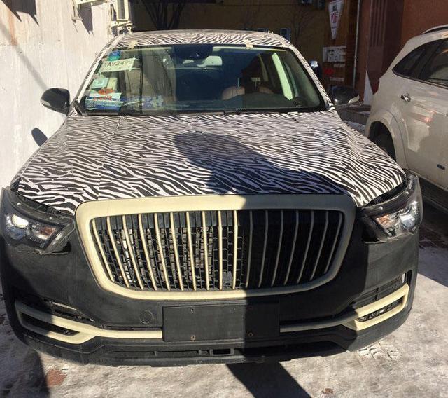 紅旗HS7實(shí)車曝光，換裝新Logo氣勢(shì)兇悍，這下漢蘭達(dá)完蛋了！