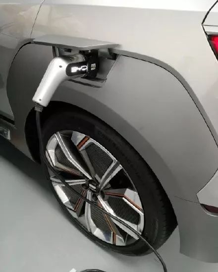 比亞迪終于換標了，全新logo已完成注冊，你還會說丑嗎？