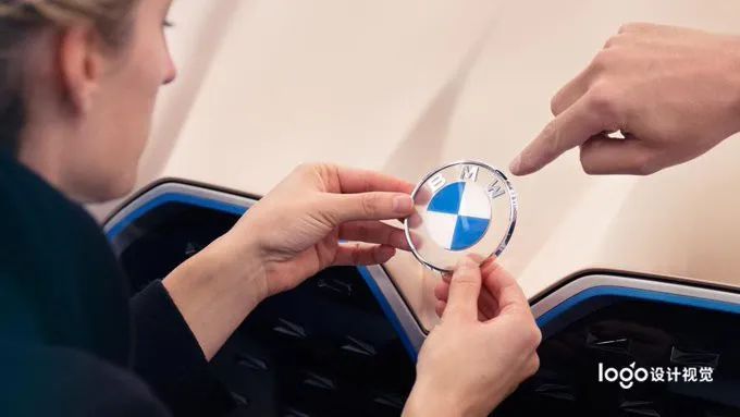 寶馬換新LOGO了！