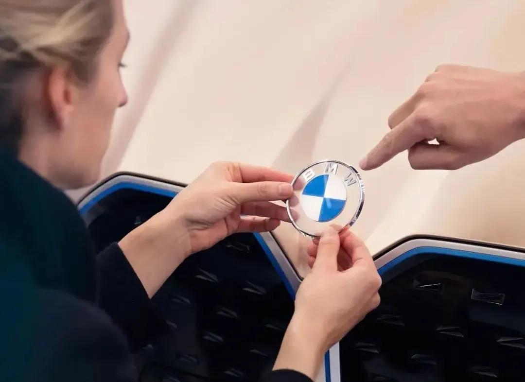 寶馬更換全新LOGO，你覺得如何？