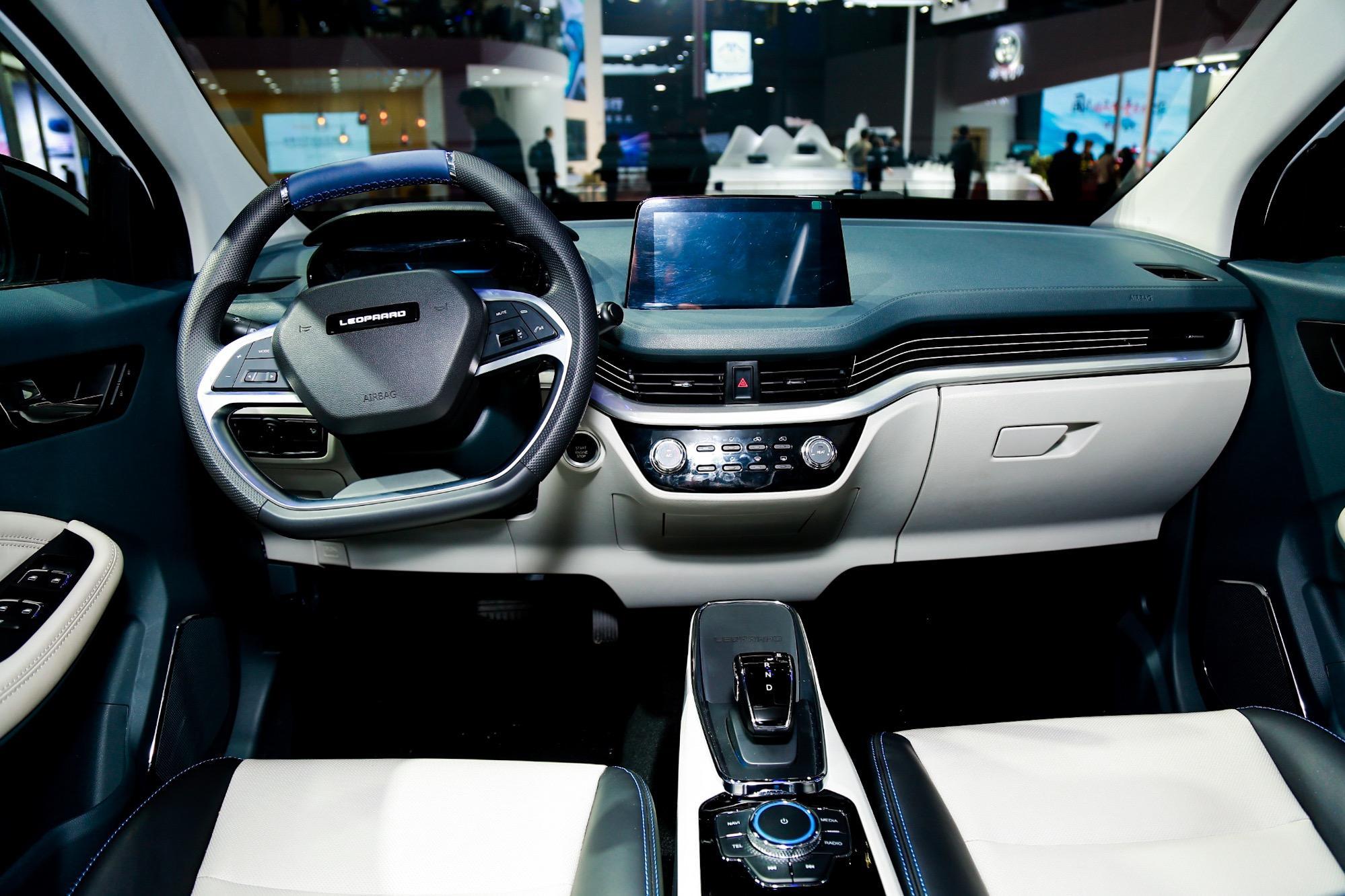 兩款新車+全新LOGO 上海車展獵豹用&ldquo;軍潮&rdquo;引領(lǐng)新變革