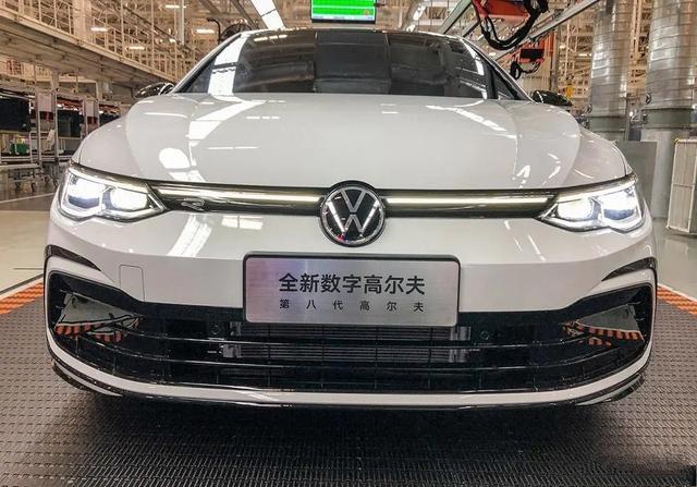 終于正面扛上了？思域兩廂版剛上市，第八代高爾夫隔天正式下線