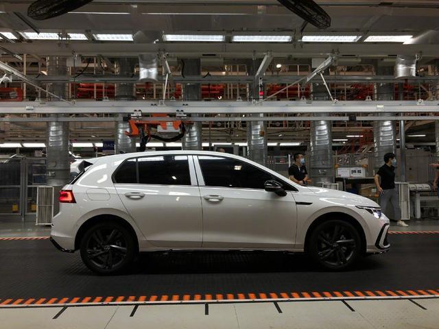 終于正面扛上了？思域兩廂版剛上市，第八代高爾夫隔天正式下線