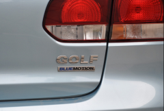 幾招教你輕松去除車尾標(biāo)！