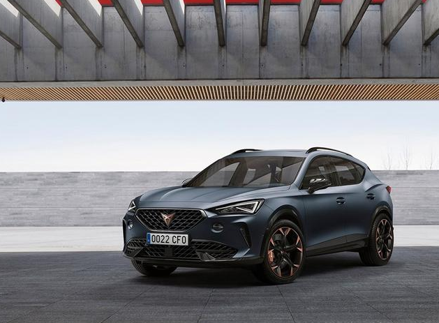 大眾途觀L換殼車，顏值媲美保時捷，5.4秒破百掛回旋鏢車標