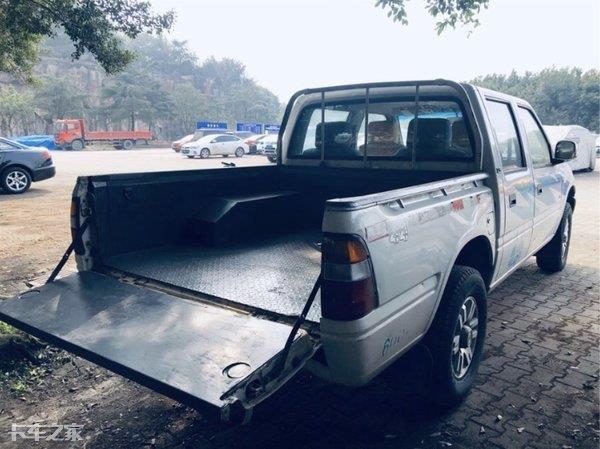 經(jīng)典外觀勾起回憶殺，11年的五十鈴皮卡品質(zhì)過(guò)硬，狀態(tài)依然穩(wěn)健