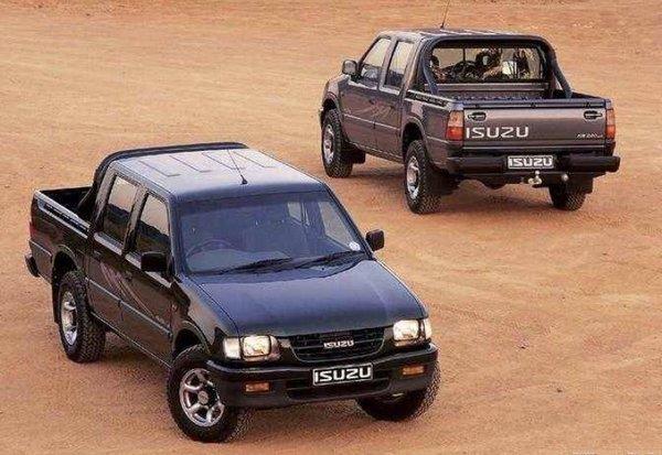 經(jīng)典外觀勾起回憶殺，11年的五十鈴皮卡品質(zhì)過(guò)硬，狀態(tài)依然穩(wěn)健