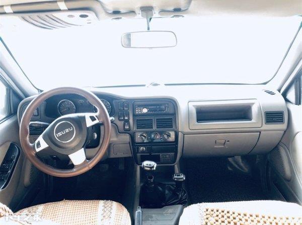 經(jīng)典外觀勾起回憶殺，11年的五十鈴皮卡品質(zhì)過(guò)硬，狀態(tài)依然穩(wěn)健