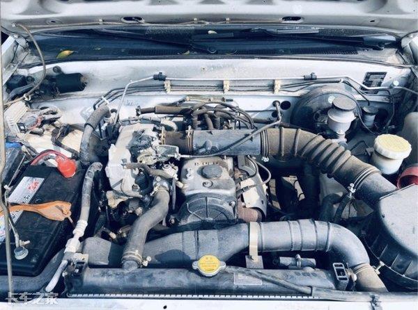 經(jīng)典外觀勾起回憶殺，11年的五十鈴皮卡品質(zhì)過(guò)硬，狀態(tài)依然穩(wěn)健