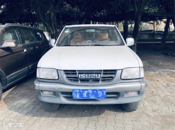 經(jīng)典外觀勾起回憶殺，11年的五十鈴皮卡品質(zhì)過(guò)硬，狀態(tài)依然穩(wěn)健