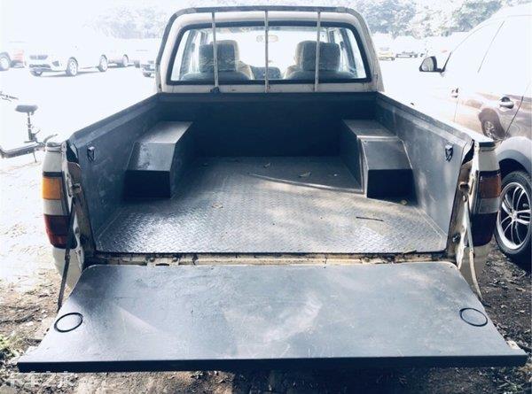 經(jīng)典外觀勾起回憶殺，11年的五十鈴皮卡品質(zhì)過(guò)硬，狀態(tài)依然穩(wěn)健