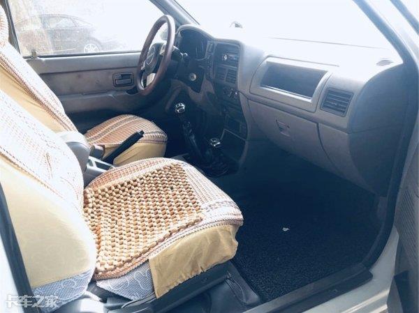 經(jīng)典外觀勾起回憶殺，11年的五十鈴皮卡品質(zhì)過(guò)硬，狀態(tài)依然穩(wěn)健