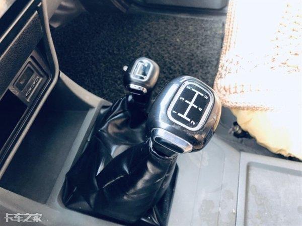 經(jīng)典外觀勾起回憶殺，11年的五十鈴皮卡品質(zhì)過(guò)硬，狀態(tài)依然穩(wěn)健