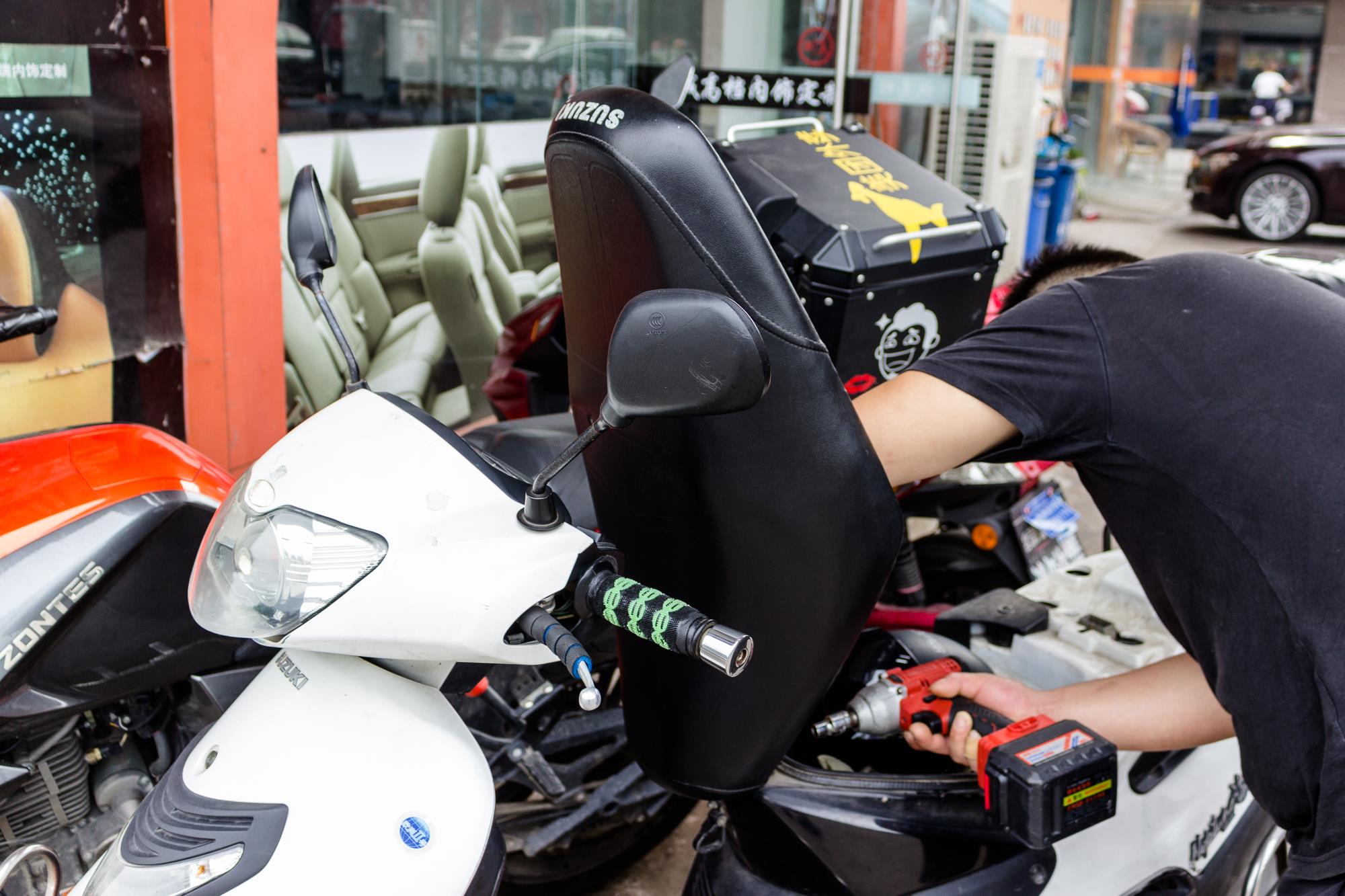 �Ͽ�����ľ������̤��Ħ��܇���v֮���ƶ����ΰ���Ƥ�����w��