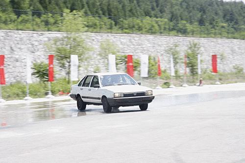 ��܇�����������б�̥�ˣ�ǰ݆��̥�ͺ�݆��̥��һ����Σ�U�أ�